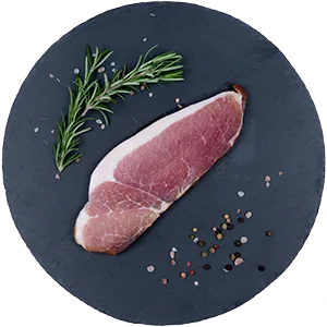 Rohschinken auf einer Schieferplatte
